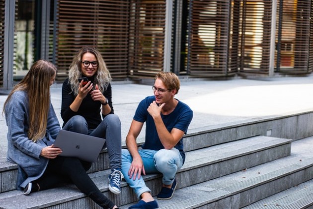 Studenten Mopse Braungebrannt Onanieren